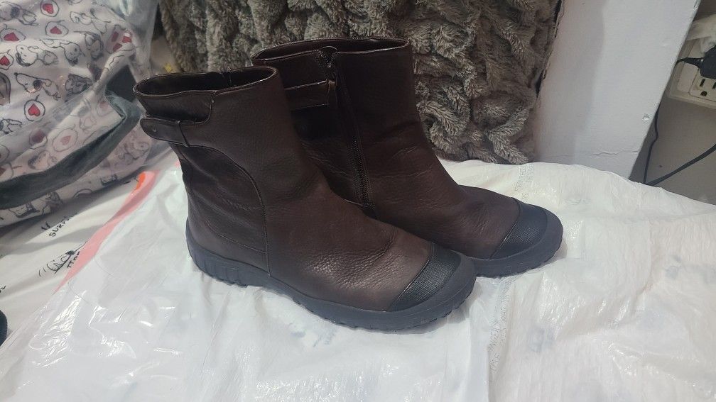 Cole haan x nike air waterproof leather ankle boots women's size 9.5