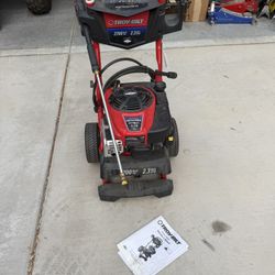 Troy Bilt Gas Powered Pressure Washer Power Washer 2700 PSI