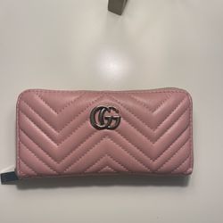 Gucci pink wallet