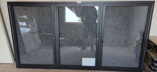 Enclosed bulletin board