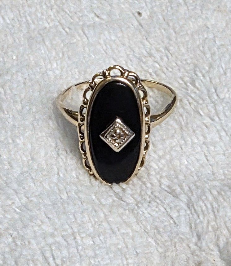 C. 1940 Vintage Black Onyx Ring with Diamond Accent in 10kt Yellow Gold
