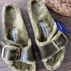 Madrid Big Buckle Shearling Sandal in Black BIRKENSTOCK