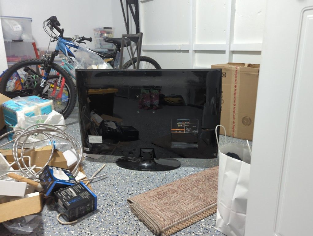 Used 37in M370NV Vizio TV