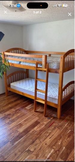 Bunk bed /2 twin mattress