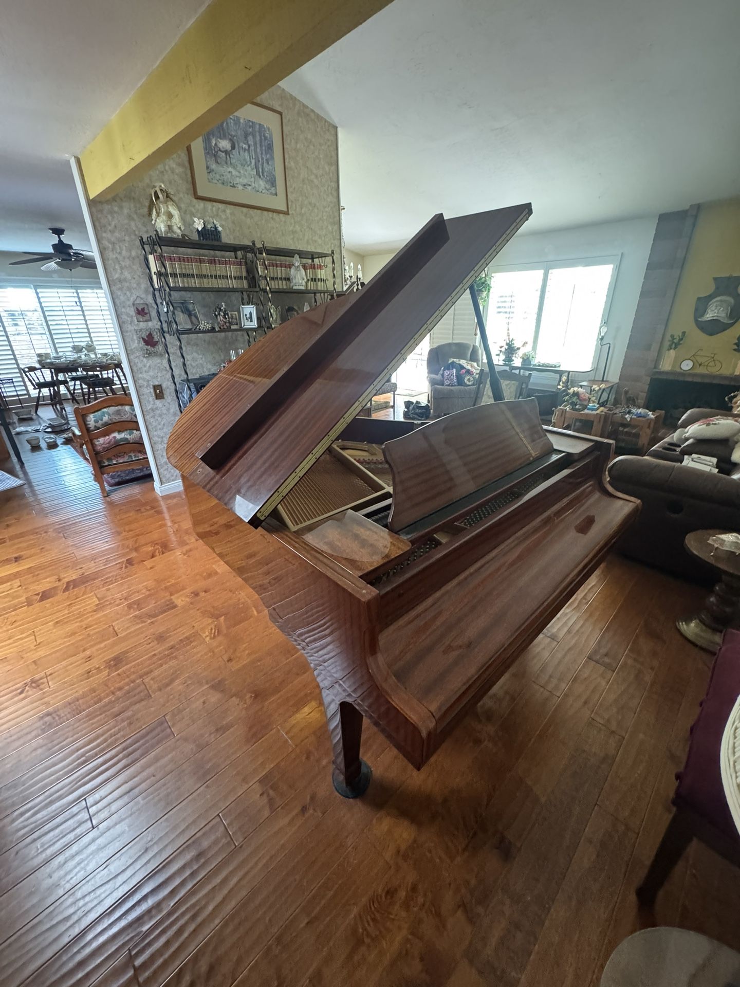 2003 Story and Clark “Prelude” BABY GRAND Piano