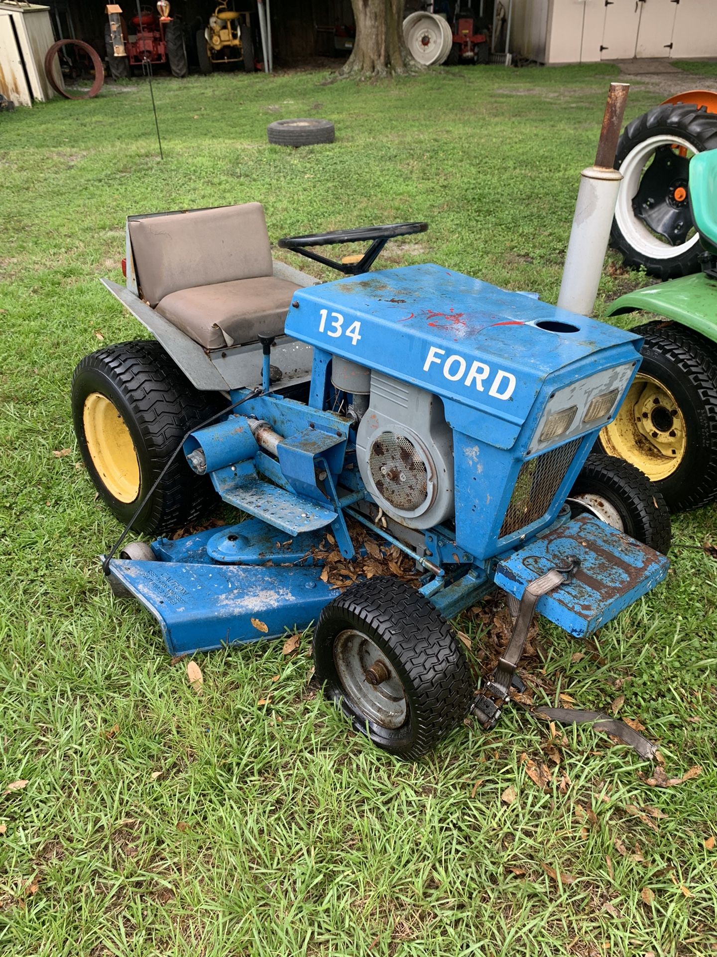 Ford lawn tractor