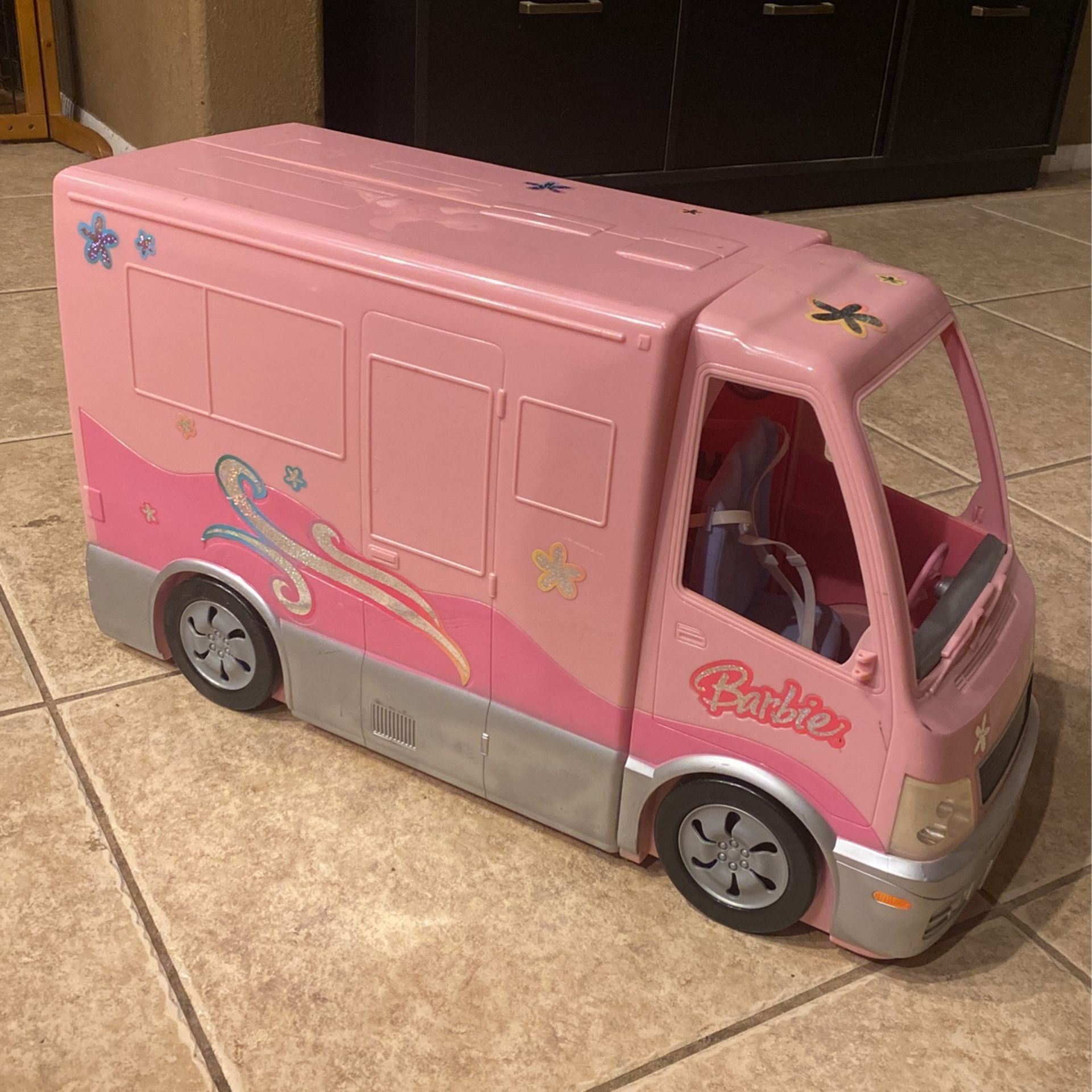 2006 Mattel Inc Barbie Hot Tub Party Bus