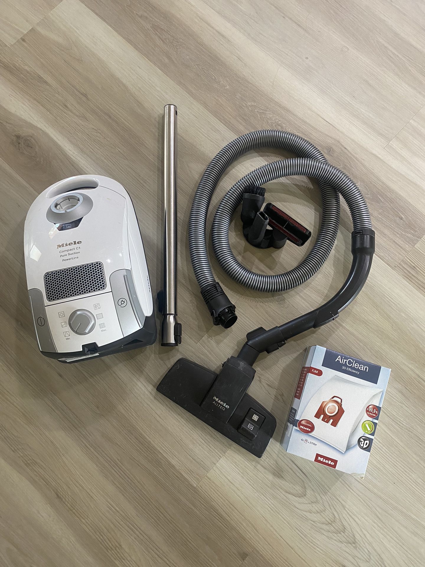 Miele Compact C1 Pure Suction Powerline Vacuum With 7 Bags