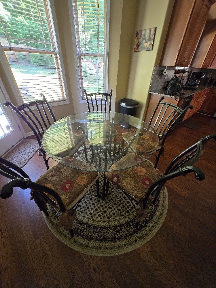 Breakfast Table/chairs & Wine Rack