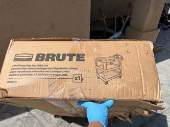 New BRUTE heavy-duty ergo handle utility cart asking $200