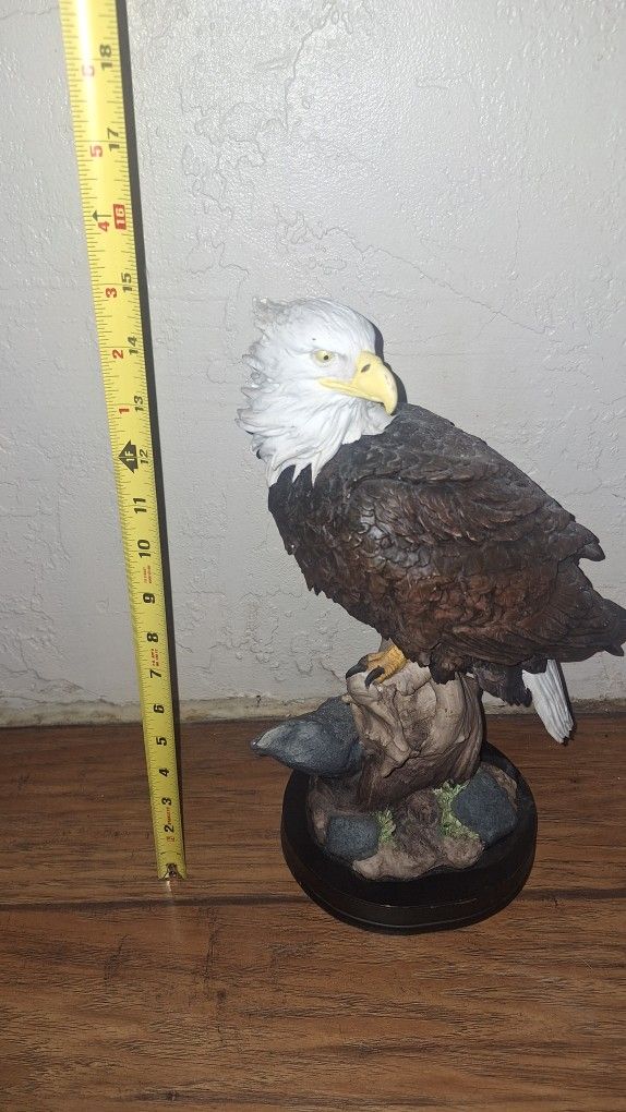 Bald Eagle Statue