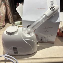 Facial Steamer With A 360’ Rotatable Sprayer