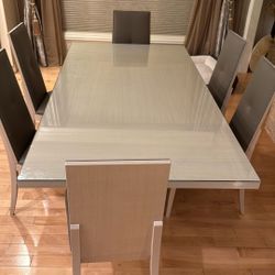 Dining Table With 6 Chairs (can take less items)