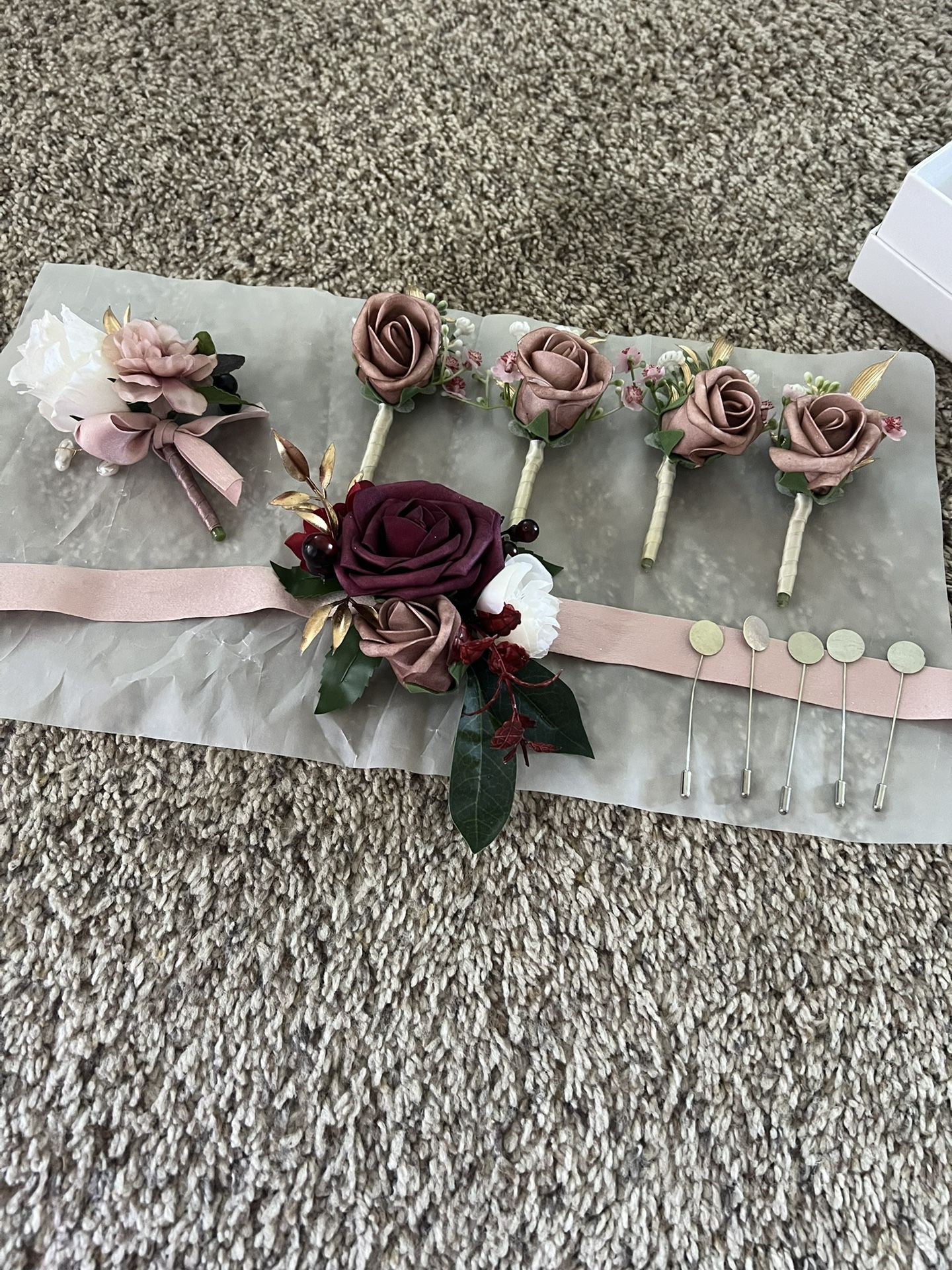 Wristlet and boutonnières