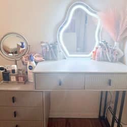 Perfect Size Vanity For Sale! 