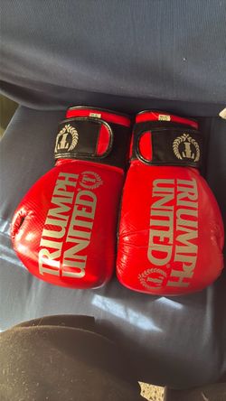 Triumph United Boxing Gloves Red