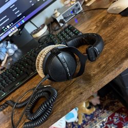 DT 770 PRO Studio Headphones 250 ohms