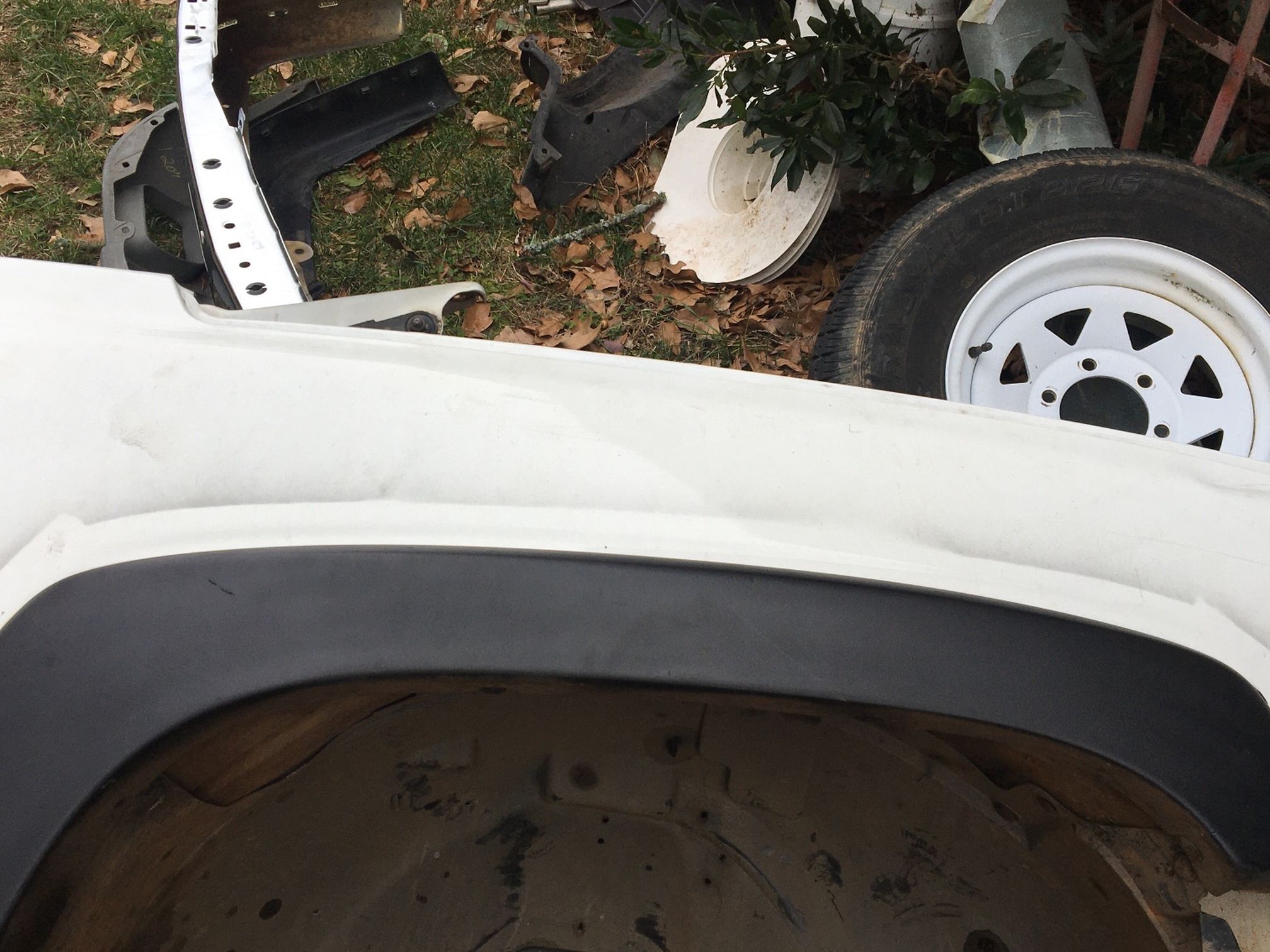 Front Bumper And Right Fender For 05 To 07 Chevrolet Truck Good Condition