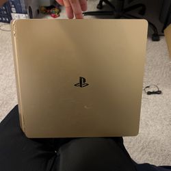 Limited edition Gold PS4 slim
