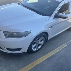2013 ford Taurus SLE