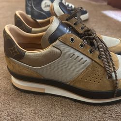 Men Louis Vuitton Sneakers Size 9 US/EU 42