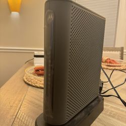 Motorola MT7711 24X8 Cable Modem/Router with Two Phone Ports, DOCSIS 3.0 Modem, and AC1900 Dual Band WiFi Gigabit Router, for Comcast XFINITY Internet