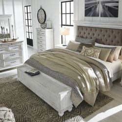 Kanwyn Whitewash Upholstered Storage Bedroom Set


