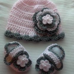 Crochet Baby Girl Hat And Booties Outfit Photo Prop 