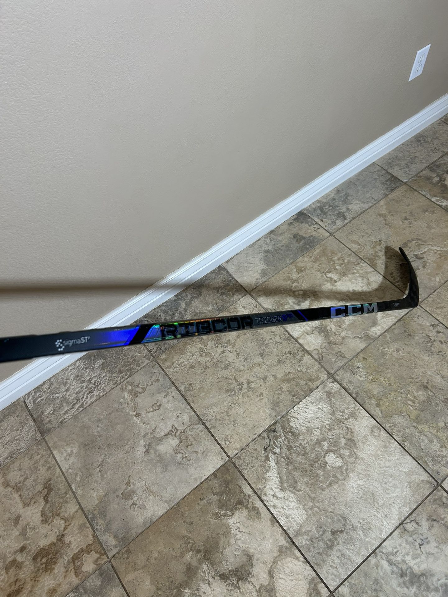 CCM Sr. Ribcore Trigger 9 Pro P28 Hockey Stick