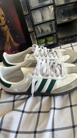 White and green sambas