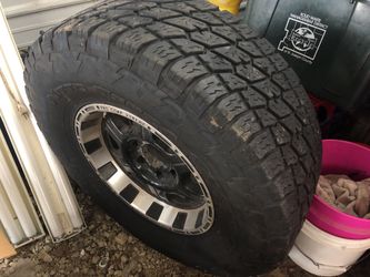 305/70/17 tire and rim only one