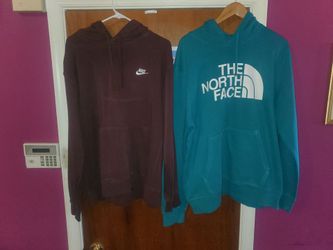 2 MINT CONDITION NIKE AND NORTHFACE HOODIES,  MENS SIZE XL.