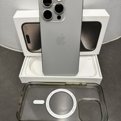 IPhone 15 Pro 256  GB,  Amazing Condition! Unlocked! Use Any Carrier.  Hablo Espanol.