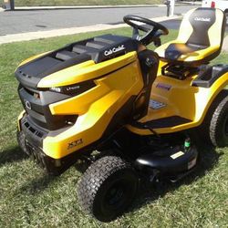 LIKE NEW, CUB CADET XT1 LT42 HYDRO AUTOMATIC RIDING MOWER 