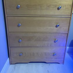 Wooden 4 Drawer Dresser (free!)