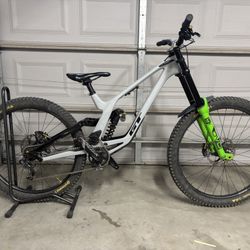 2024 GT Fury Carbon Pro 