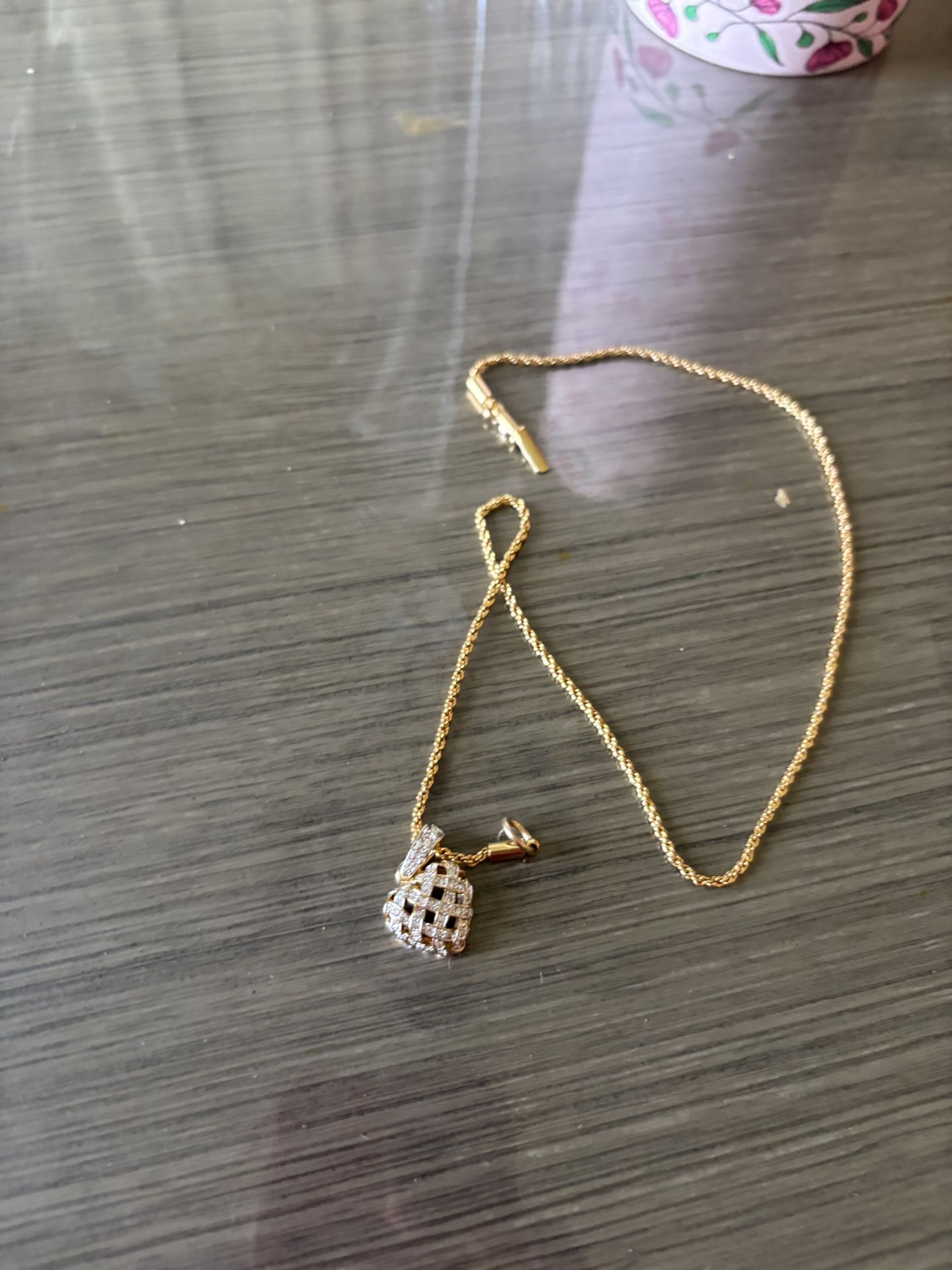 Elegant gold Pendant Necklace 