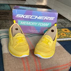 Sketcher Wide Width Memory Foam 9.5 Womens 