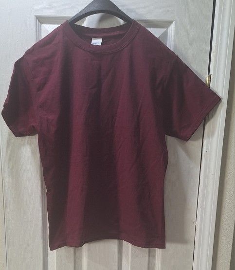 GILDAN MAROON SHORT SLEEVE T-SHIRT