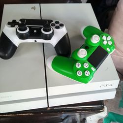 PS4 console with 2 Controllers 