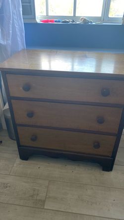 Vintage American 3 drawer dresser