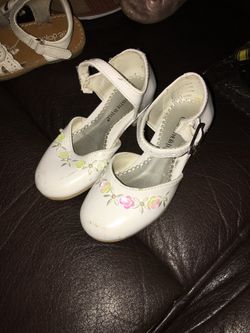 Toddler white dress shoes Sz:8