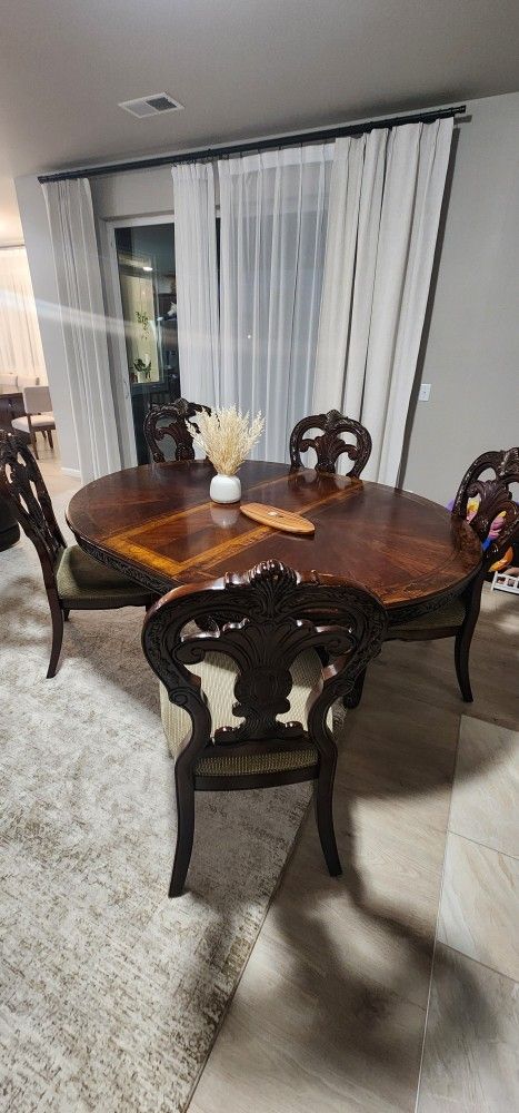 Dinning Table With Chairs
