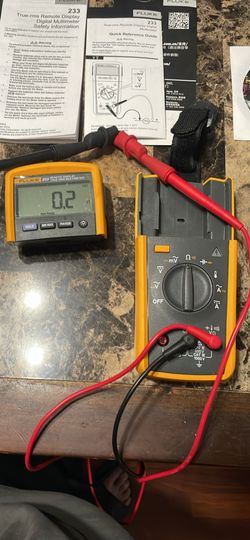 Fluke 233 is a True RMS Wireless Digital Multimeter that features a detachable display