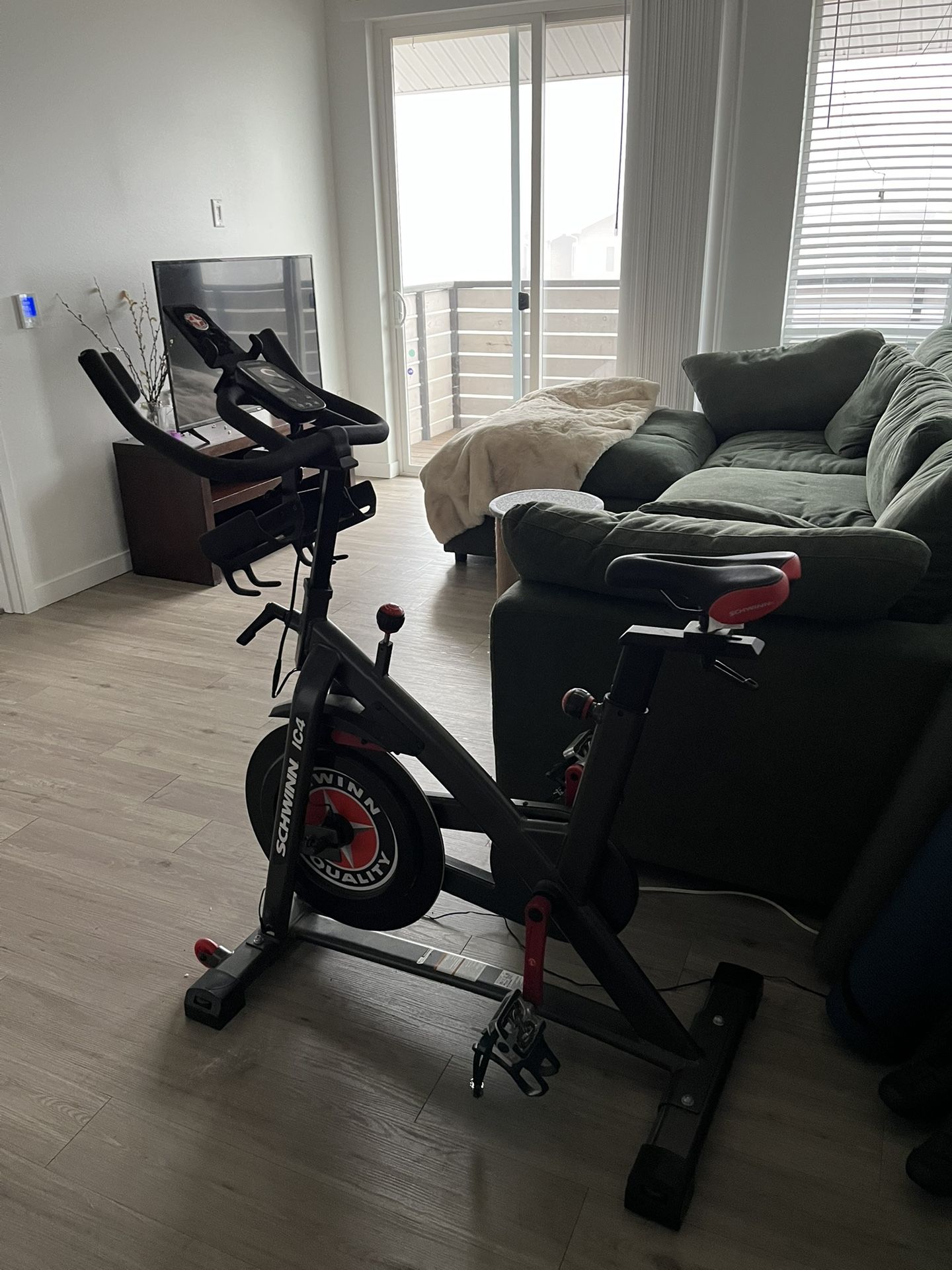 Schwinn IC4 indoor cycling bike in good working condition
