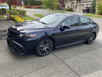 2022 Toyota Camry SE Hybrid