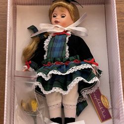 Madame Alexander Dolls - 1880’s Holiday Visiting 