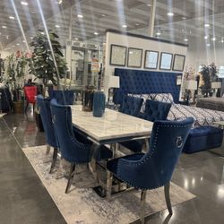 7 PIECE DINING SET. Includes: Dining table and 6 side chairs.