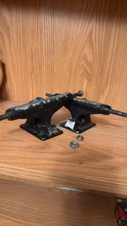 INDEPENDENT HOLLOW trucks