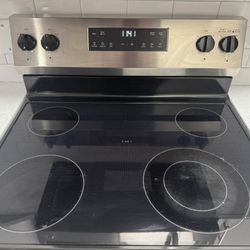 GE Electric Range Stove 4 Burner Excellent Condition
